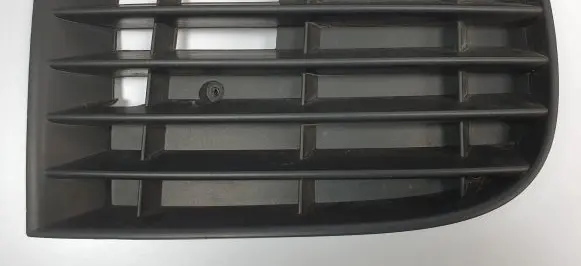Volkswagen Golf V Front bumper lower grill 1K0853666