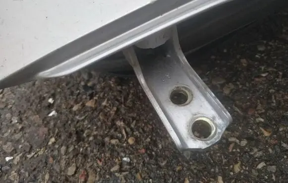 Mitsubishi Lancer Rear door lower hinge