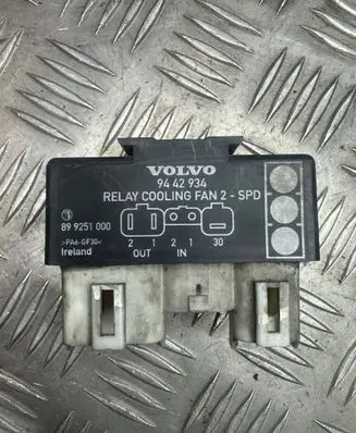 Volvo V70 Coolant fan relay 9442934 899251000