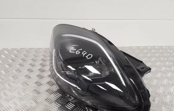 Ford Puma Headlight/headlamp l90202383