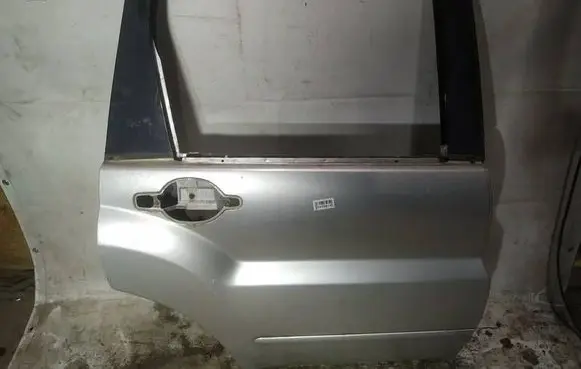 Mitsubishi Endeavor Rear door pilkos