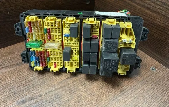 Iveco Daily 3rd gen Fuse box set 504085258 504085501