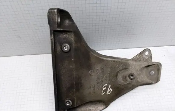 Volkswagen Golf IV Engine mounting bracket 8D0199308AG 67743