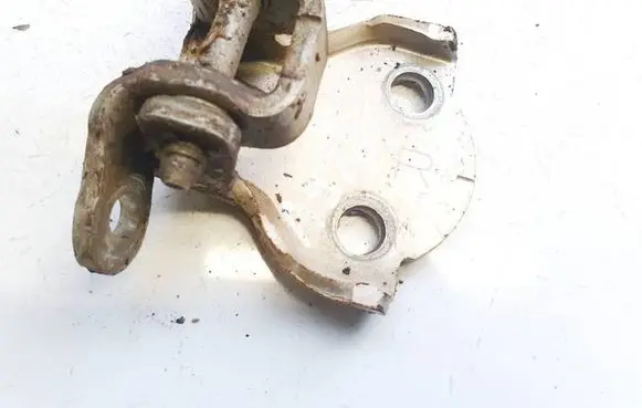 Honda CR-V Rear door lower hinge