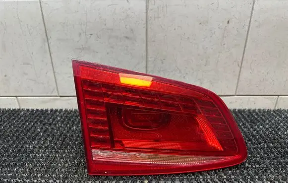Volkswagen PASSAT B7 Tailgate rear/tail lights