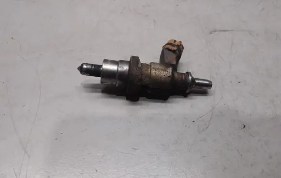 Toyota Avensis T250 Fuel injector 2371026011