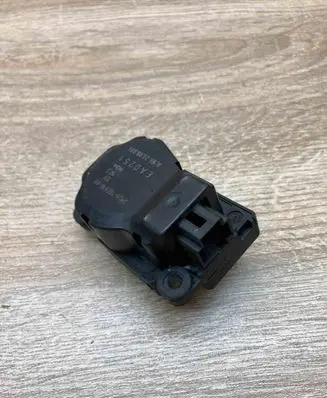Ford Mondeo Mk III Air flap motor/actuator 3M5H19E616AB
