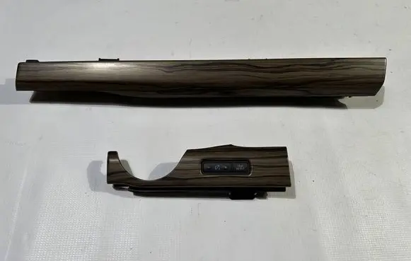 Nissan Titan Dashboard trim 68220EZ00A