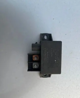 Mercedes-Benz E W211 Charging relay A0025426419 0332002167