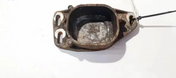 Engine mounting bracket