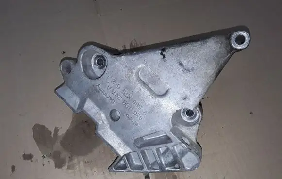 Volkswagen Golf V Engine mounting bracket 03G199207A V500