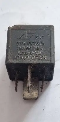 Seat Toledo II (1M) Other relay 95VW10K705CA 7M0951253A