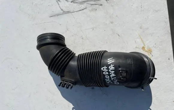 Skoda Octavia Mk3 (5E) Turbo air intake inlet pipe/hose 5Q0129654 1T0446481
