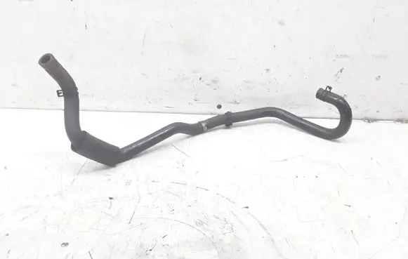 Volkswagen PASSAT B5.5 Engine coolant pipe/hose