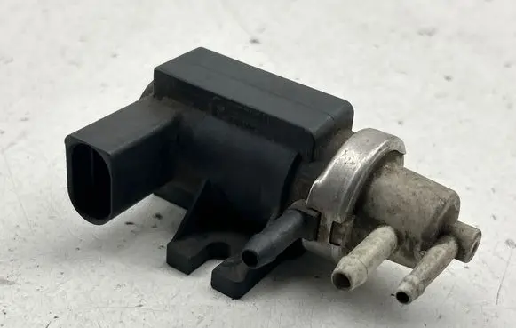 Audi A4 S4 B7 8E 8H Turbo solenoid valve 1J0906627B 03T059 72290345