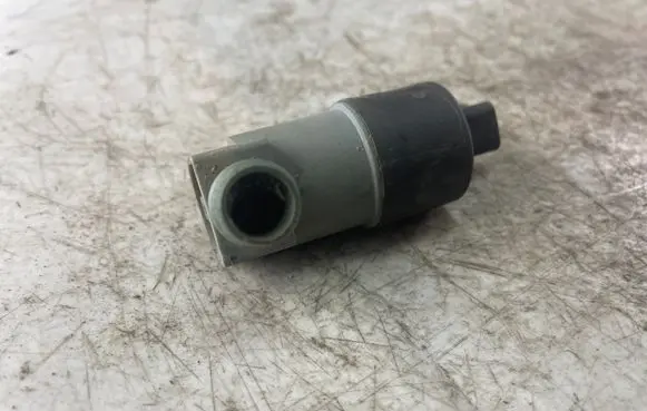 Nissan Navara D40 Windscreen/windshield washer pump 9641553880