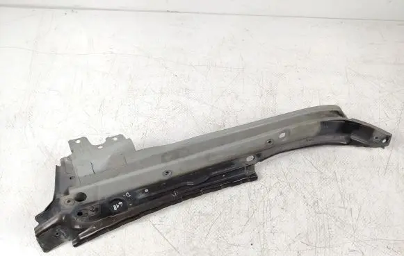 Audi Q7 4L Fender mounting bracket 4L0805176A