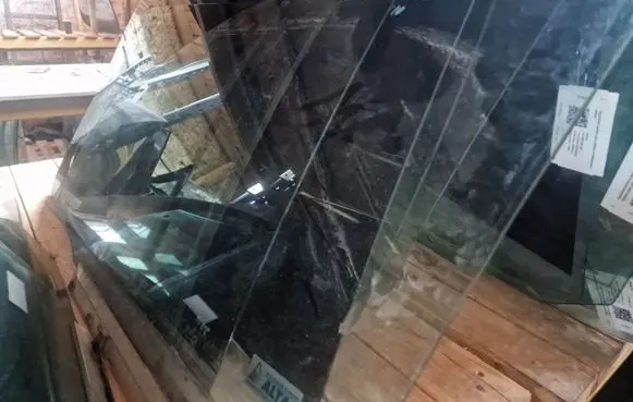 Opel Combo C Front door window glass four-door