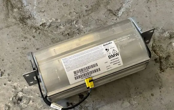 BMW 5 E60 E61 Passenger airbag 39703970809L 04B148JA0223P