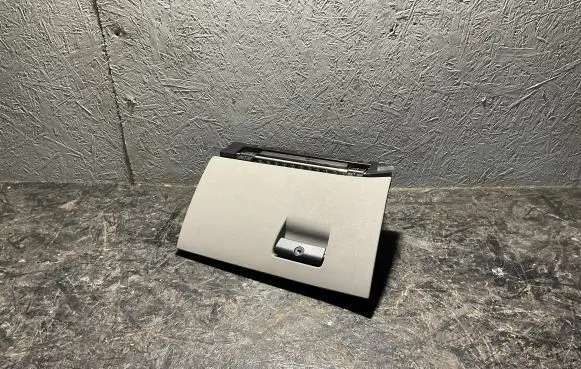BMW X3 E83 Glove box