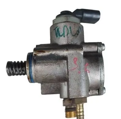 Volkswagen Touareg II Mechanical fuel pump 03h127025n