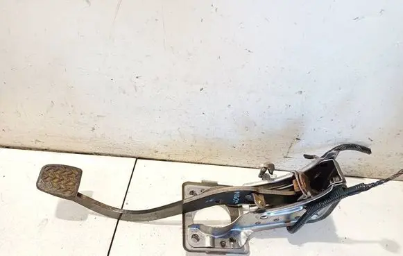 Toyota Hilux (AN10, AN20, AN30) Brake pedal 412131453