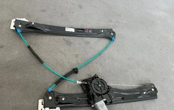BMW 1 F20 F21 Front door window regulator with motor 7242562 13262410 36199000