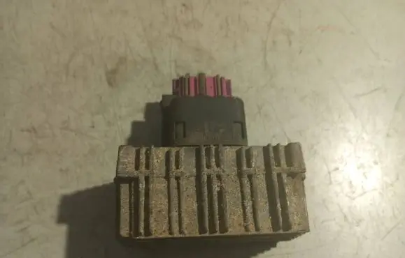 Opel Zafira B Glow plug pre-heat relay 55354141 810667
