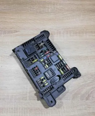 BMW X5 E70 Fuse module B010105300