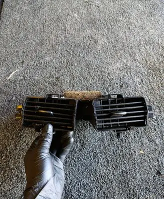 Mercedes-Benz A W168 Dash center air vent grill 1688300054