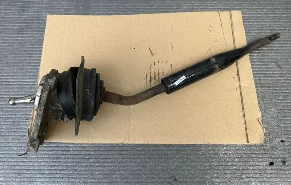 Nissan Patrol Y60 Gear shifter/selector 3284001J11