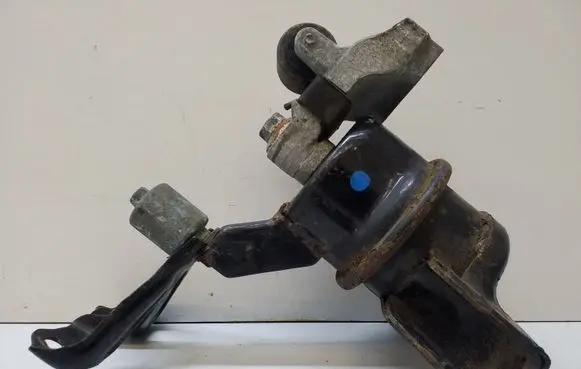 Honda Civic IX Engine mount bracket TV0