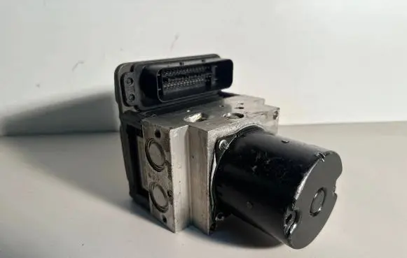 BMW 5 E60 E61 ABS Pump 6783360 8336201 ECL3452