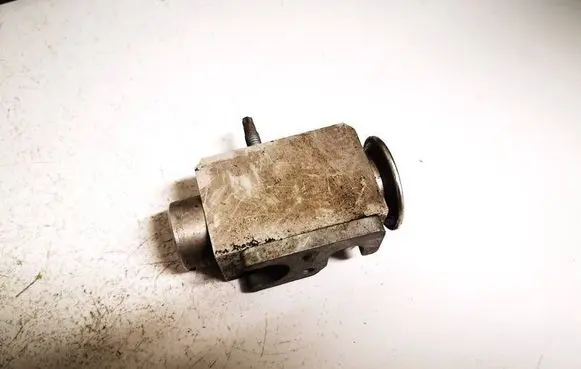 Volvo XC70 Air conditioning (A/C) expansion valve 7010973