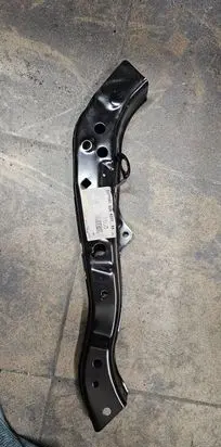 Toyota Avensis T270 Radiator support slam panel bracket 2320205030