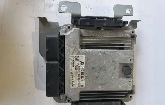 Volkswagen Touran II Engine control unit/module 03C906021F 03C907309L 0261S06186