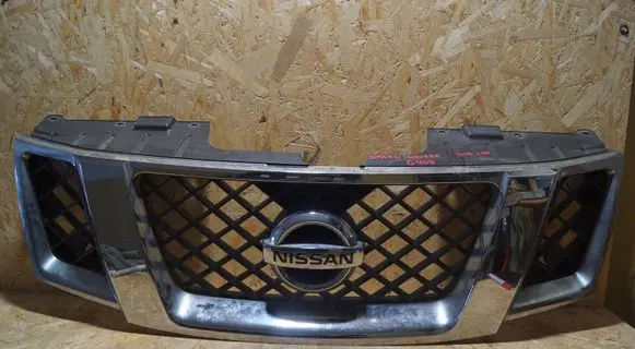 Nissan Navara D40 Front bumper upper radiator grill 623105X00A