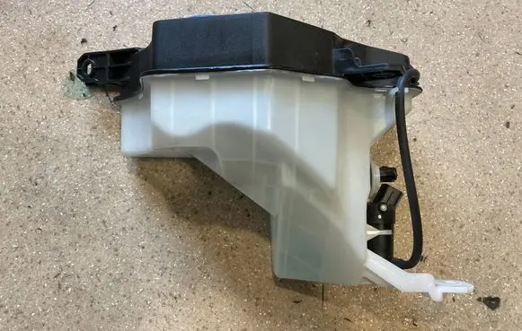 Hyundai Ioniq 5 Windshield washer fluid reservoir/tank 98610GI100
