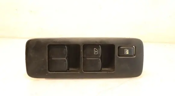 Nissan Qashqai Electric window control switch