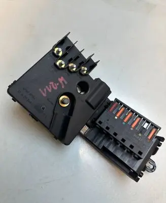 Mercedes-Benz E W211 Fuse module 013948371 013948381
