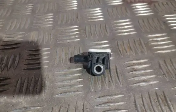 Mercedes-Benz GLS X166 Airbag deployment crash/impact sensor A1668210151 56054085AA