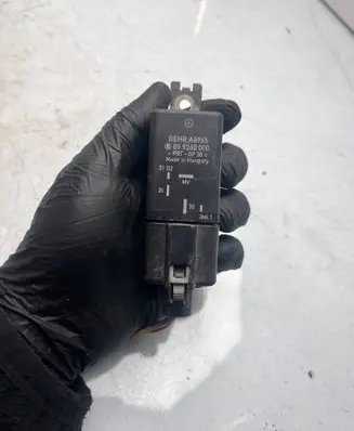 Mercedes-Benz Vito Viano W639 Coolant fan relay BEHRA8965 899260000