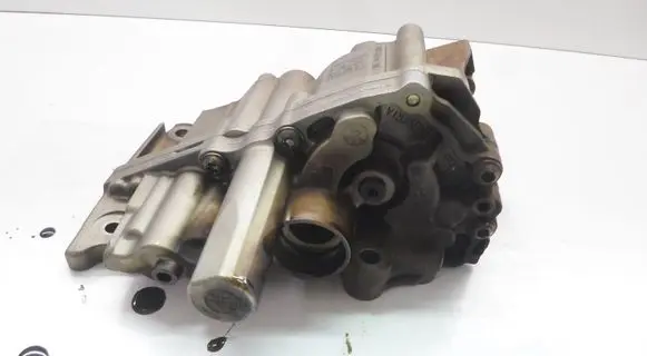 BMW 5 E60 E61 Oil pump 7551004 N53B30A