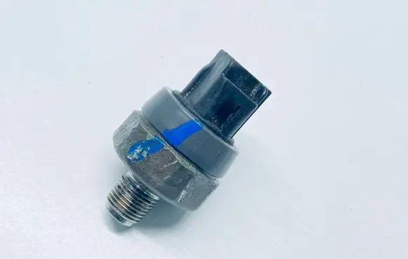 Suzuki SX4 S-Cross Oil pressure sensor 3782073H11