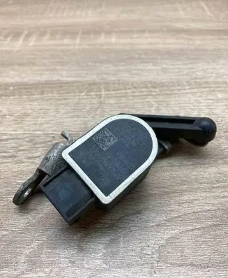 Headlight/headlamp level sensor
