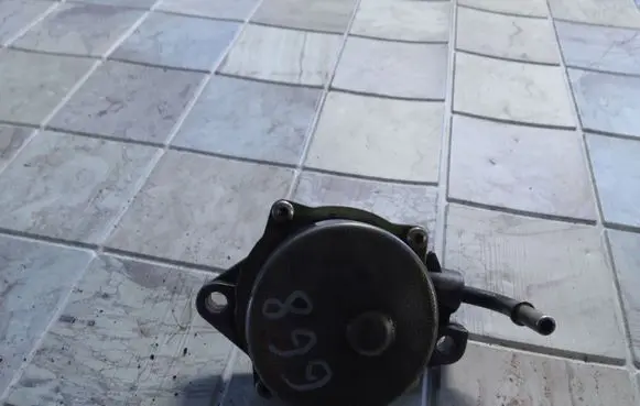Suzuki Liana Vacuum pump