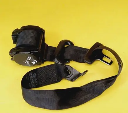 Rear seatbelt