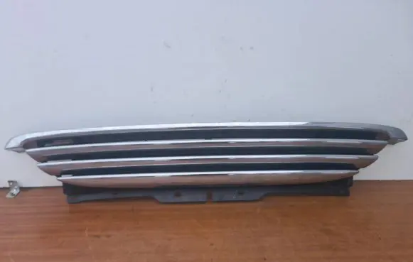 Mini One - Cooper Clubman R55 Front bumper upper radiator grill 16614210