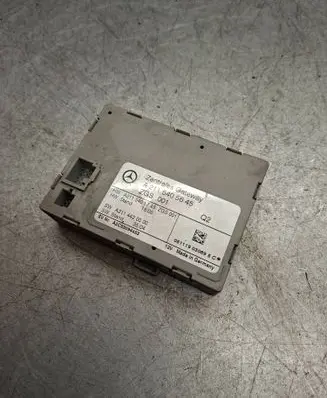Mercedes-Benz E W211 Gateway control module A2115405645 A2114420000 A2115405745