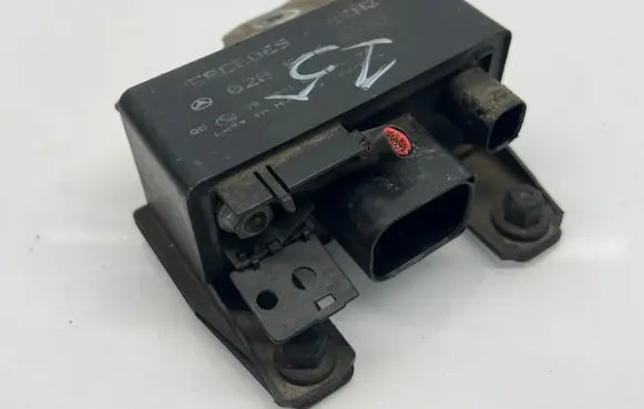 Glow plug pre-heat relay